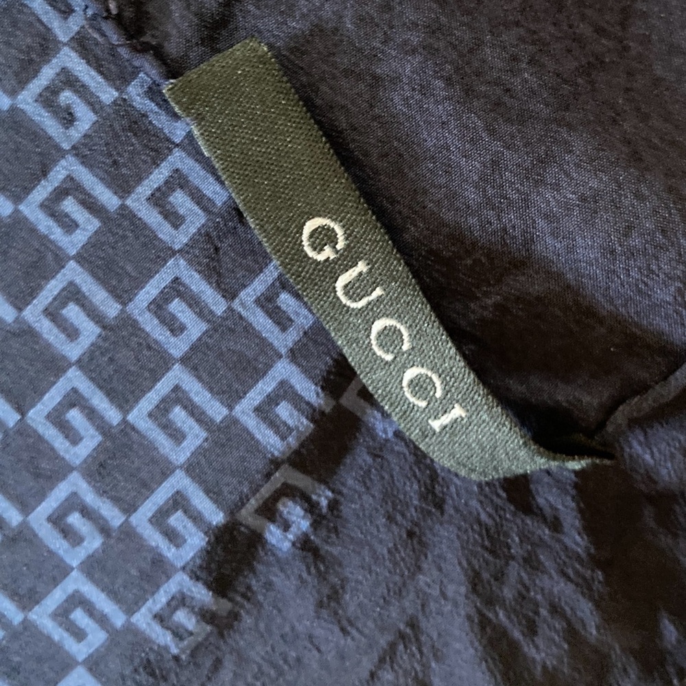 Vintage Gucci silk scarf 34x33 navy blue w lighter blue G